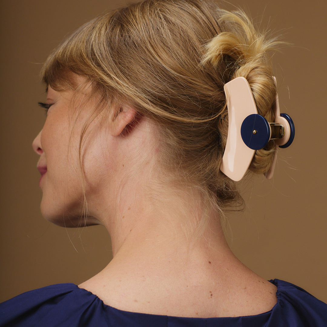 Mannequin portant la grande pince rosematic